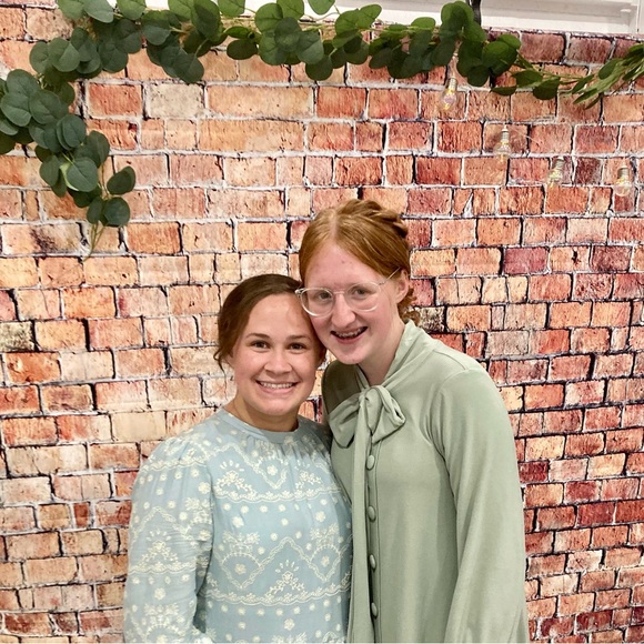 Meet your Posher, Cassie - Picture 4 of 10